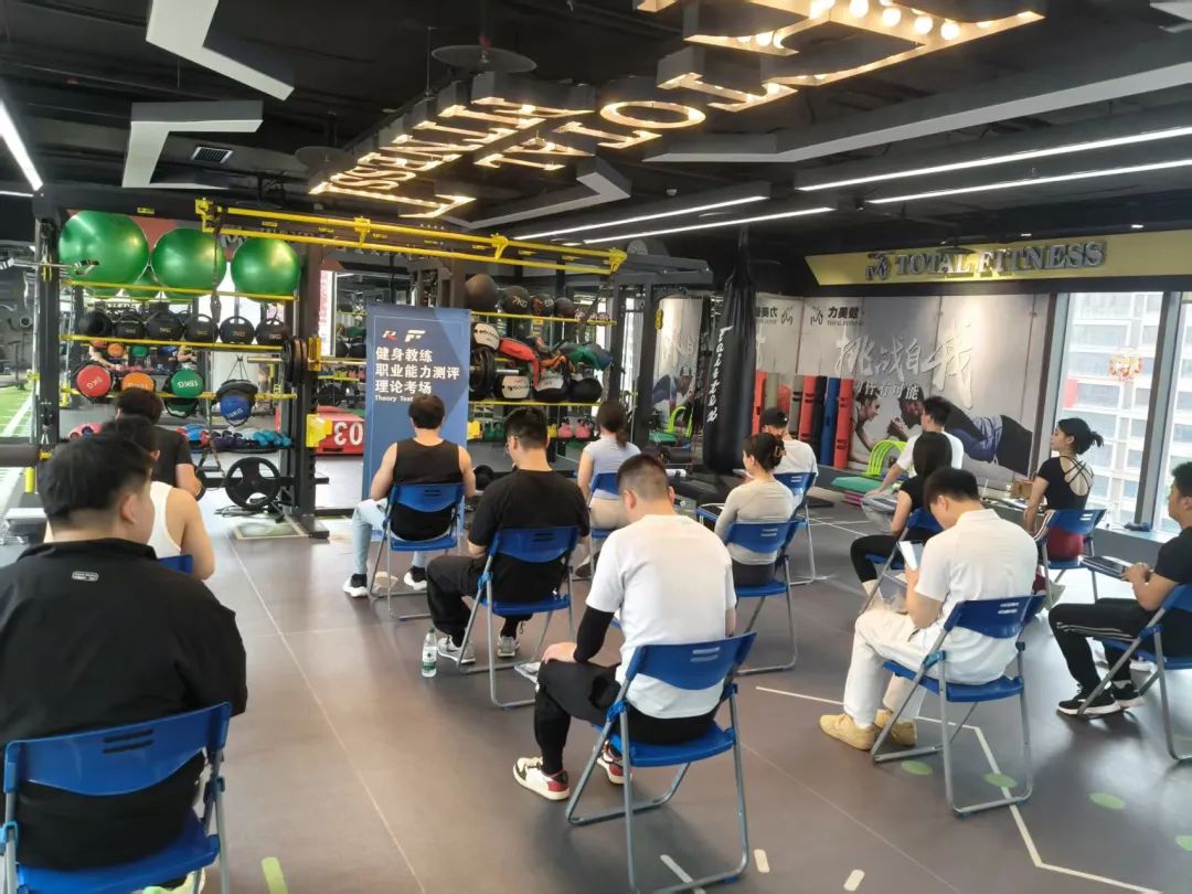 7天冲刺健身教练证!高效复习计划+通关秘籍,零基础也能逆袭!(图4) 7天冲刺健身教练证!高效复习计划+通关秘籍,零基础也能逆袭!(图4)