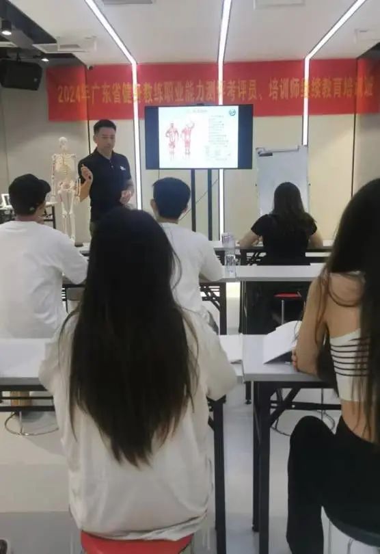 健身教练为啥取消旧国职证书了?推出新国职证书(图19) 健身教练为啥取消旧国职证书了?推出新国职证书(图19)