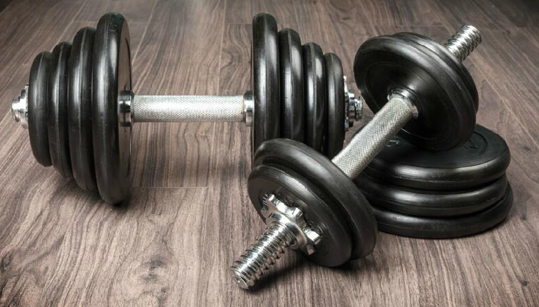 新国职健身教练基地分享：哑铃基础动作教学秘籍