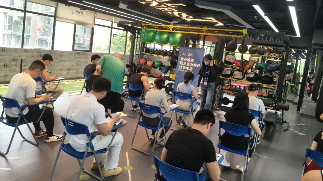 新国职健身教练报考年龄条件：16 岁以上(图2)