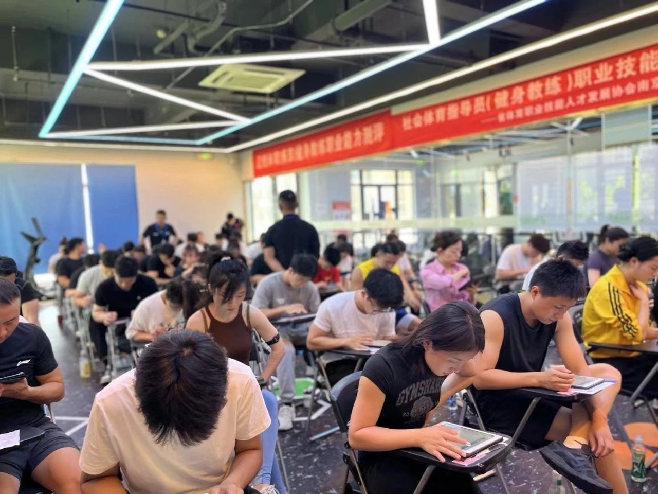 选健身在线培训，零基础学员快速拿下教练证